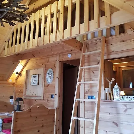 Shanti Insolites Et Espace Bien-etre Bordeaux Деревянный коттедж