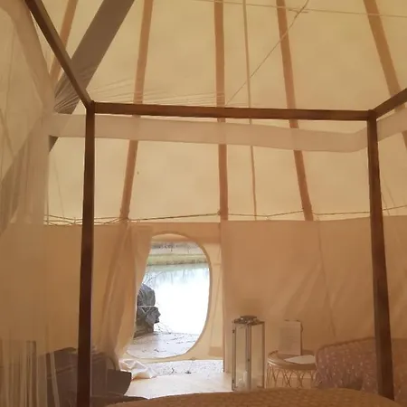 Shanti Insolites Et Espace Bien-etre Bordeaux بيت خشبي *