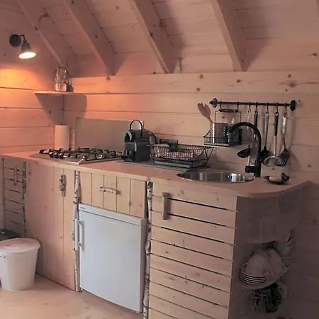 Shanti Insolites Et Espace Bien-etre Bordeaux Деревянный коттедж Berson