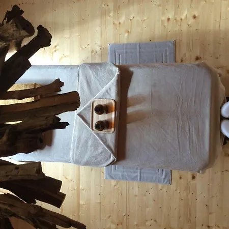 Shanti Insolites Et Espace Bien-etre Bordeaux بيت خشبي *